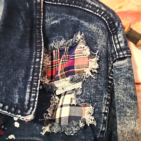 Handmade☆Upcycled 2024 "Christmas Crazies" Distressed Denim Jean Jacket! Sz L~XL - Picture 5 of 10